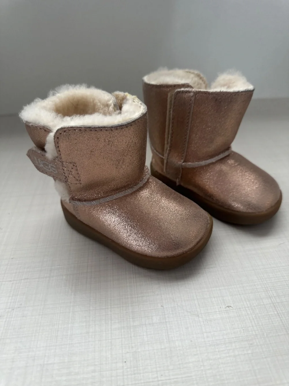 UGG Keelan Metallic Pink Glitter Fashion Boots Rose Gold Toddler 2/3 Pink Fur